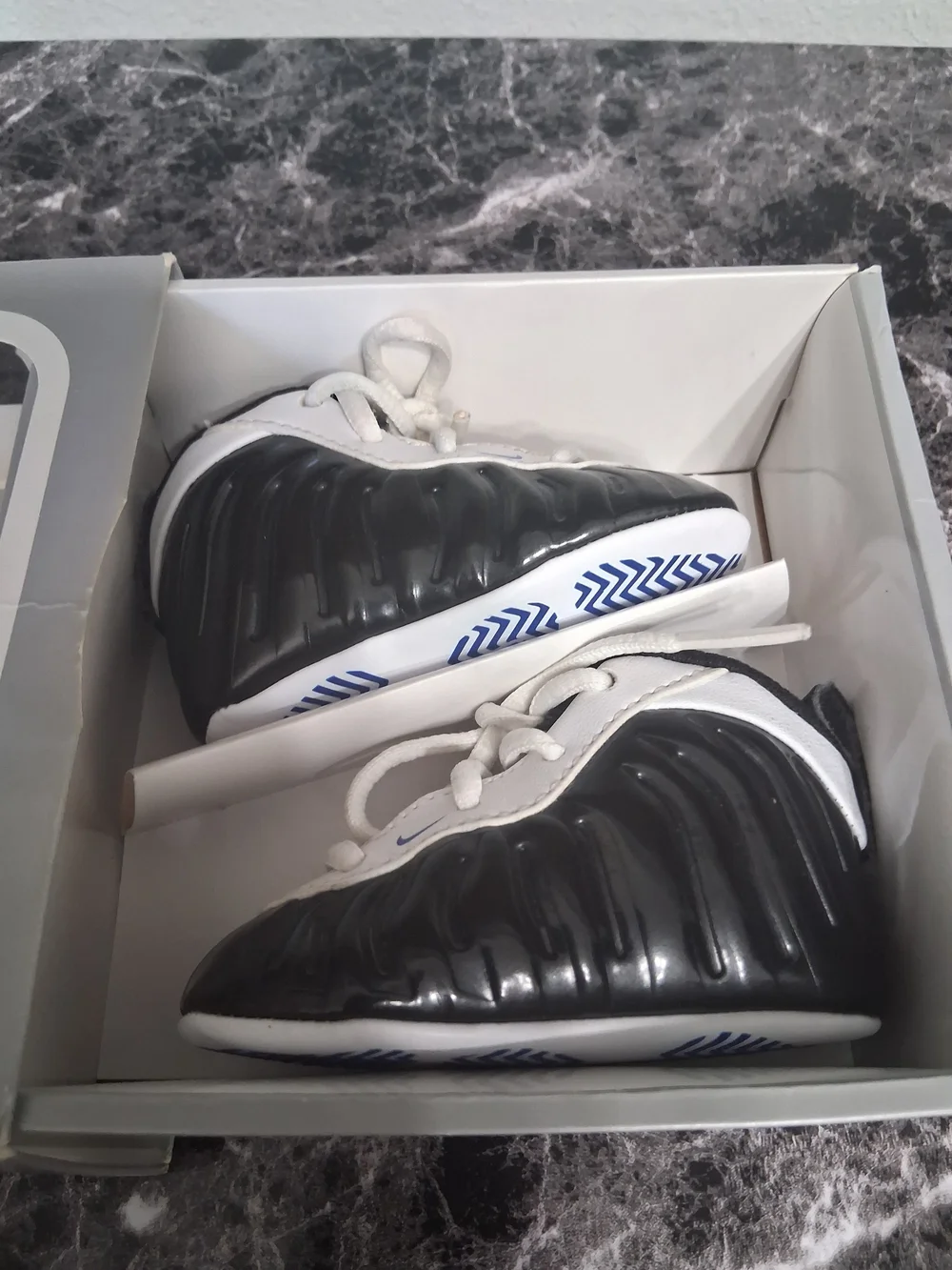 Nike Kids Lil' Posite One Black and White Baby Sneakers Size 2C(wore Once)